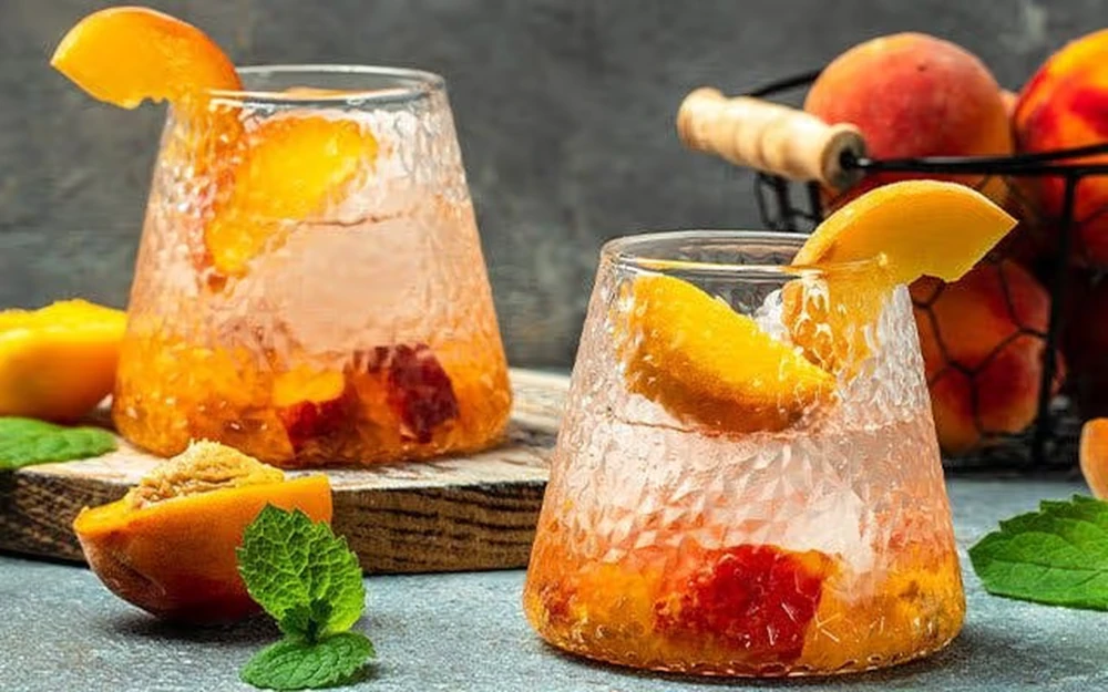Sprite + Peach Schnapps