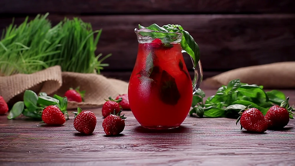 Strawberry Basil Spritz